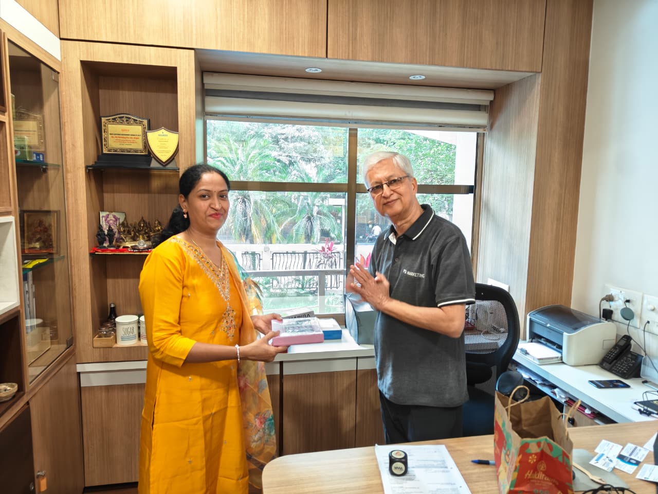 A token of appreciation from our MD Mr. Sanjeev Malani. Have a great weekend!
